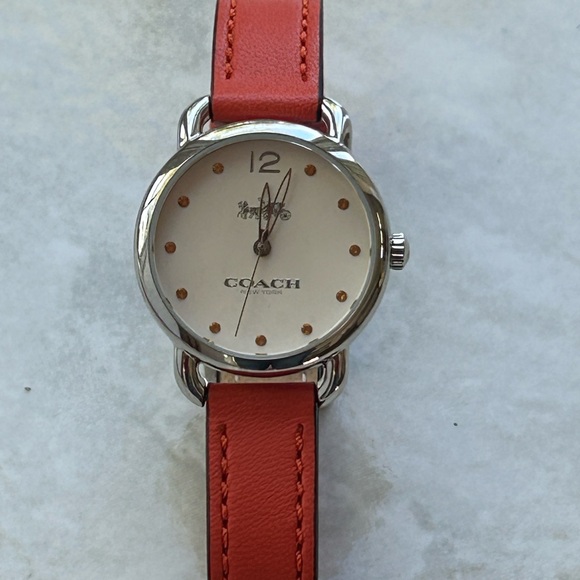 Coach Ladies Wrist Watch. Cary Collection. 34 mm diameter. Model 977141030. NIB - Picture 3 of 5